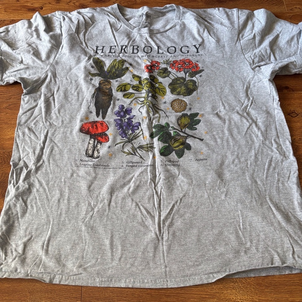 Harry Potter Herbology Graphic Tee in size XL